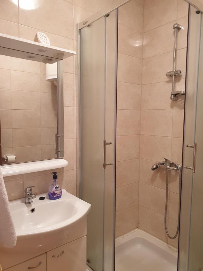 Apartmani I Sobe Jusic ราบ ภายนอก รูปภาพ