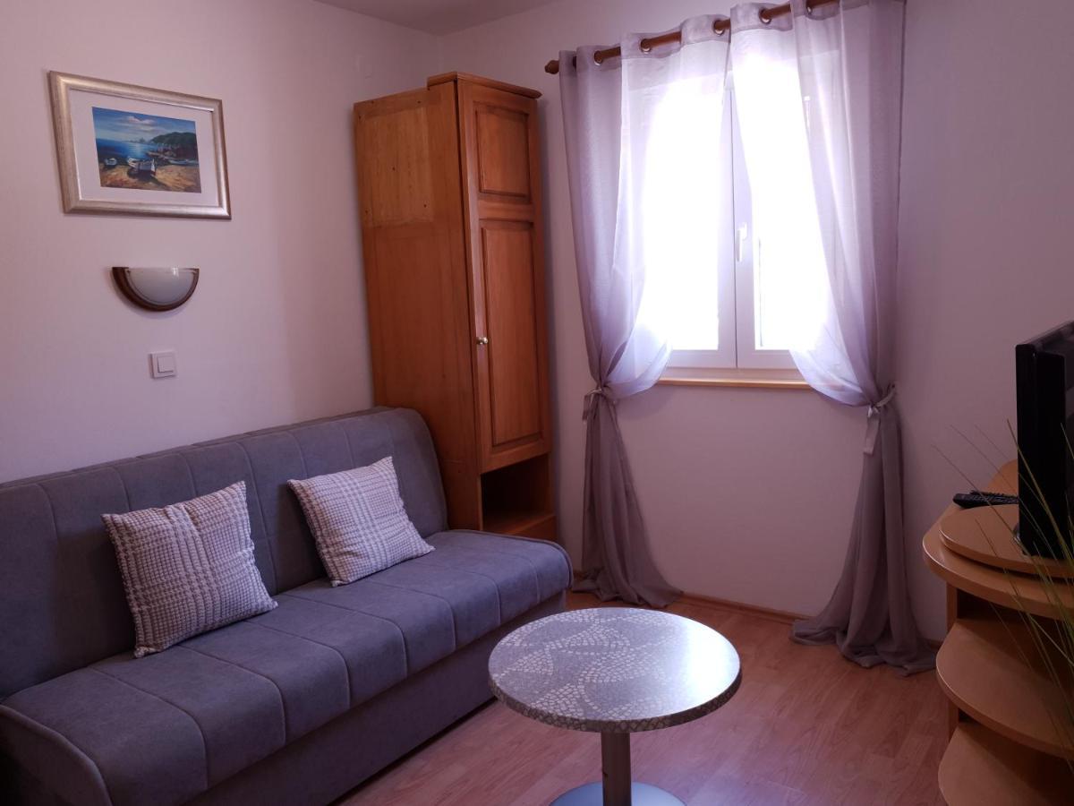 Apartmani I Sobe Jusic ราบ ภายนอก รูปภาพ