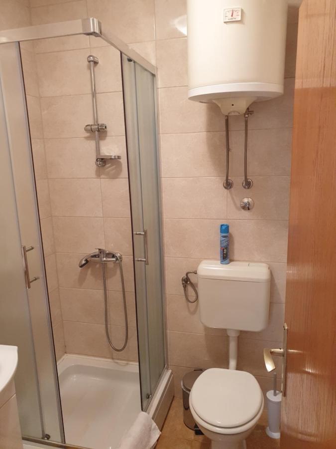 Apartmani I Sobe Jusic ราบ ภายนอก รูปภาพ