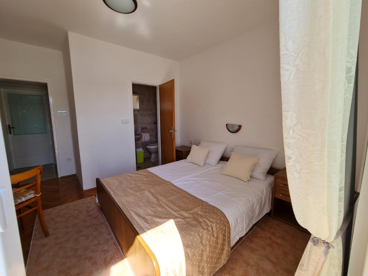 Apartmani I Sobe Jusic ราบ ภายนอก รูปภาพ