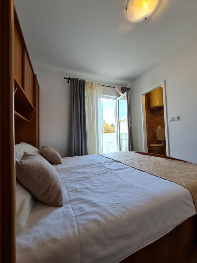 Apartmani I Sobe Jusic ราบ ภายนอก รูปภาพ